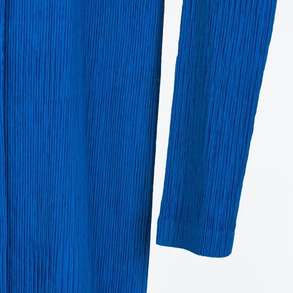 Issey Miyake Cobalt-Blue Pleated Long-Sleeve Buttoned Maxi Dress - Picture 5 of 8